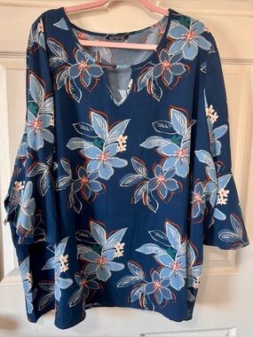 💙 BloomChic Blue Floral Top